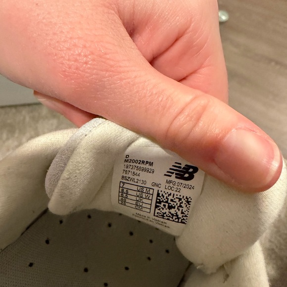 New Balance Women's 2002r - Picture 8 of 8